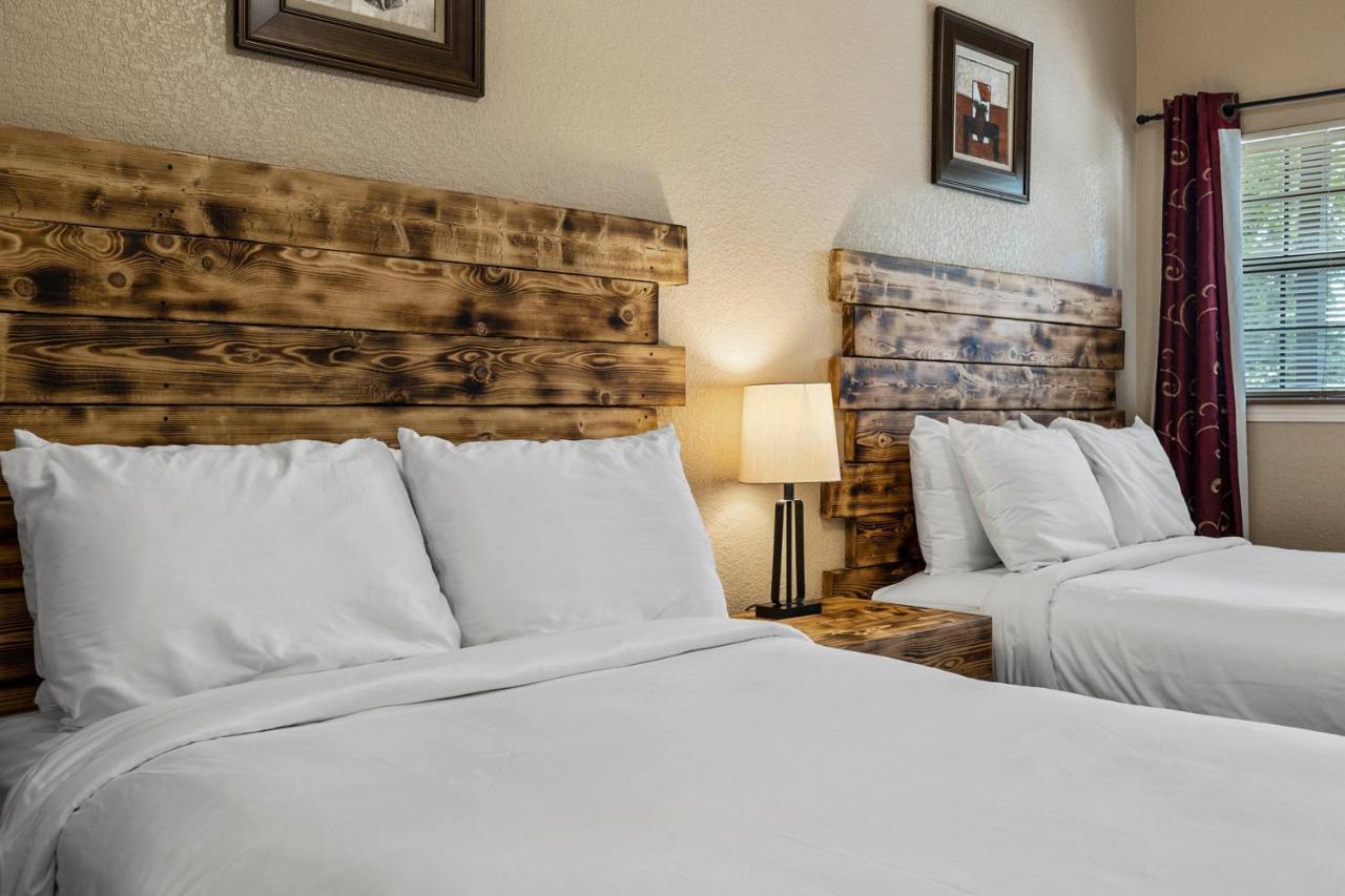The Claire Hotel Canyon Lake Exterior foto